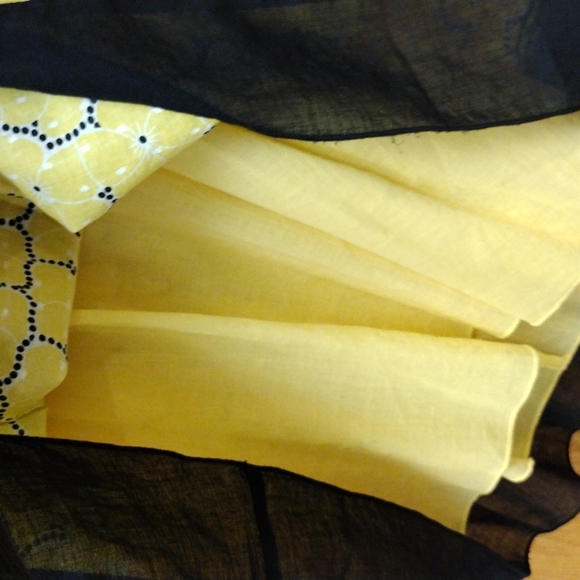 Beautiful Teen/Ladies Yellow/ Black Flower Sundress sz 5 / 6 By Xoxo - Picture 4 of 11